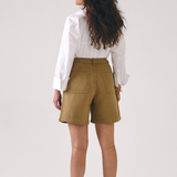 Bermuda Feminina Alfaiatada Com Pregas